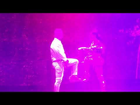 J Balvin canta “ Downtown “ orderly sharp ? Vibras Tour 2018 Phoenix Arizona