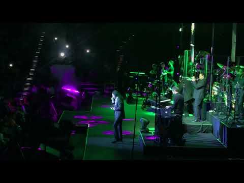Marco Antonio Solís descubre a su hermano en concierto de phoenix Az